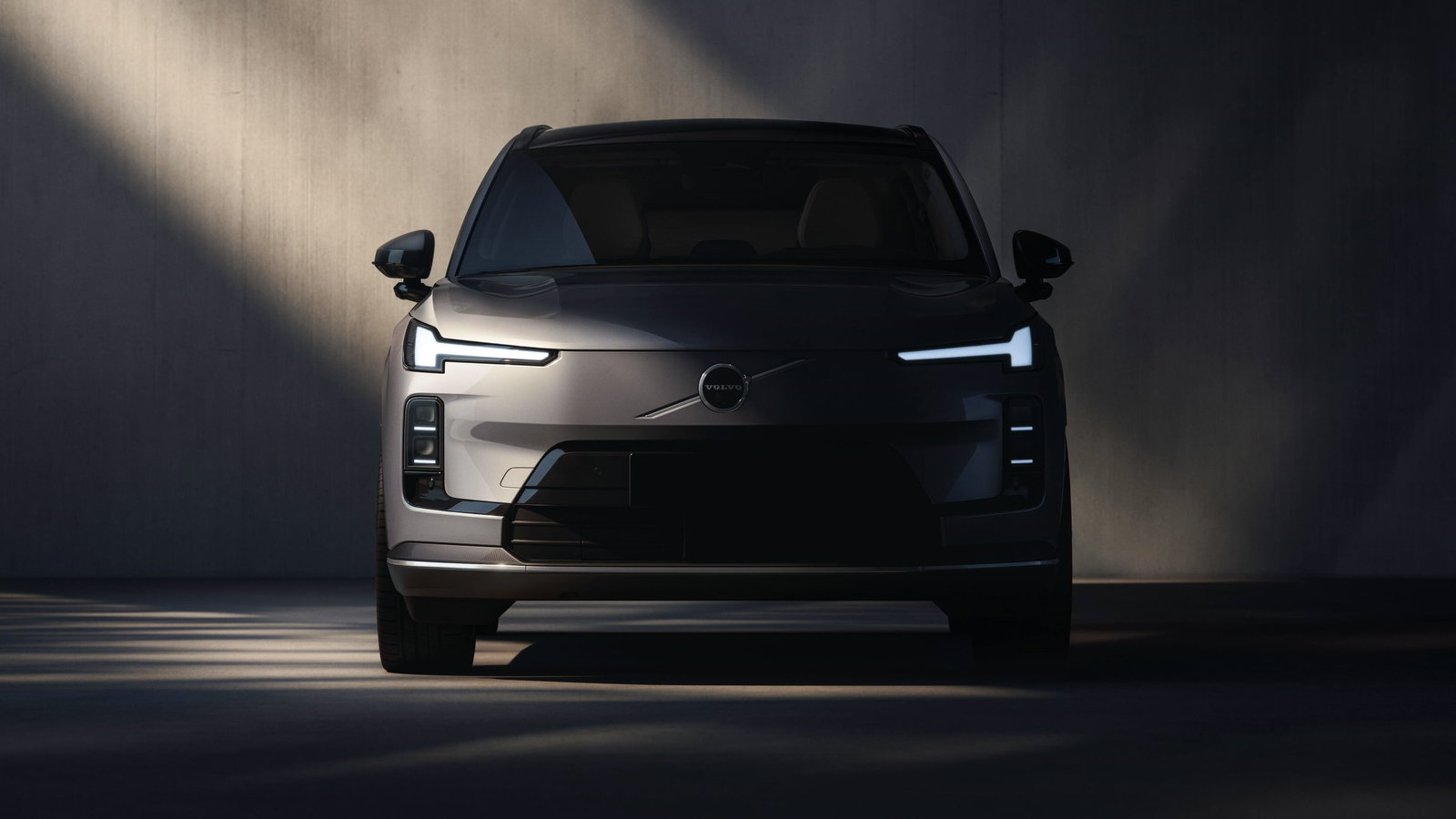 Volvo XC70 teaser - front